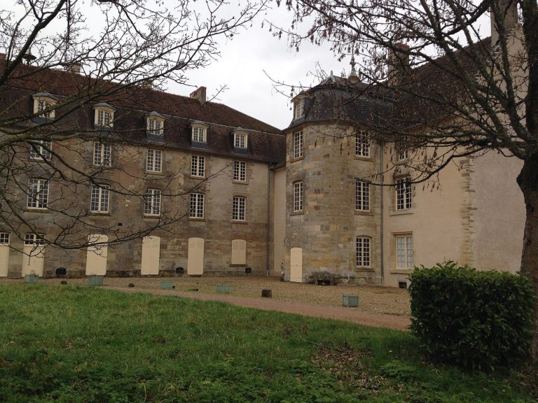 Château de Dumphlun: A Historic Château and Agricultural Estate in France