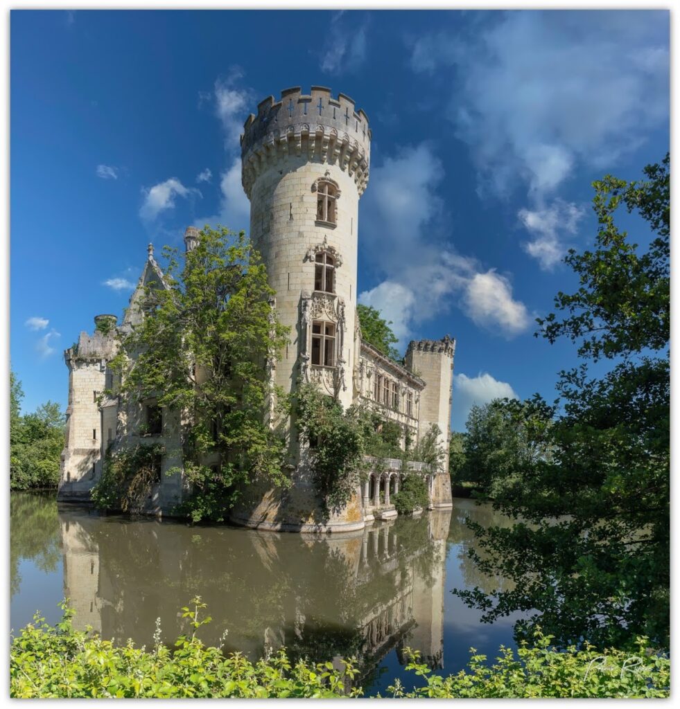 Château de la Mothe-Chandeniers: A Neo-Gothic Castle in France 2 Château de la Mothe-Chandeniers
