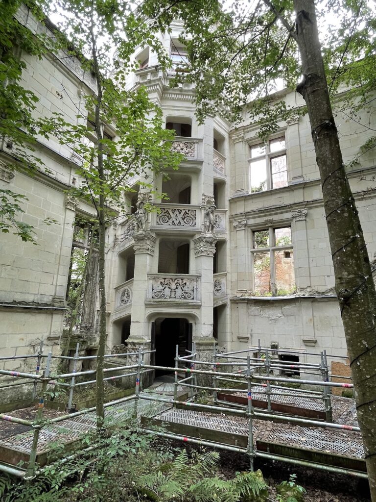 Château de la Mothe-Chandeniers: A Neo-Gothic Castle in France 3 Château de la Mothe-Chandeniers