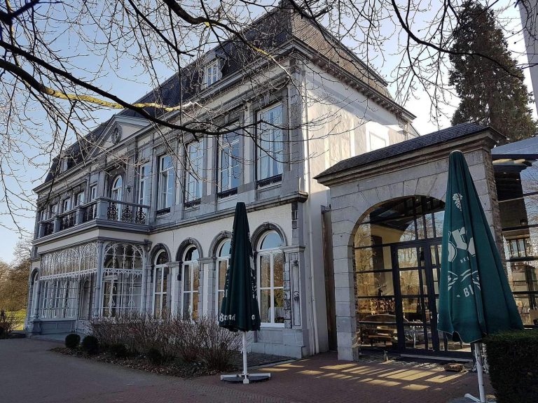 Vaeshartelt Castle: A Historic Estate in Maastricht, Netherlands
