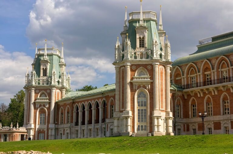 Tsaritsyno Palace Building: Catherine II’s Unfinished Suburban Residence