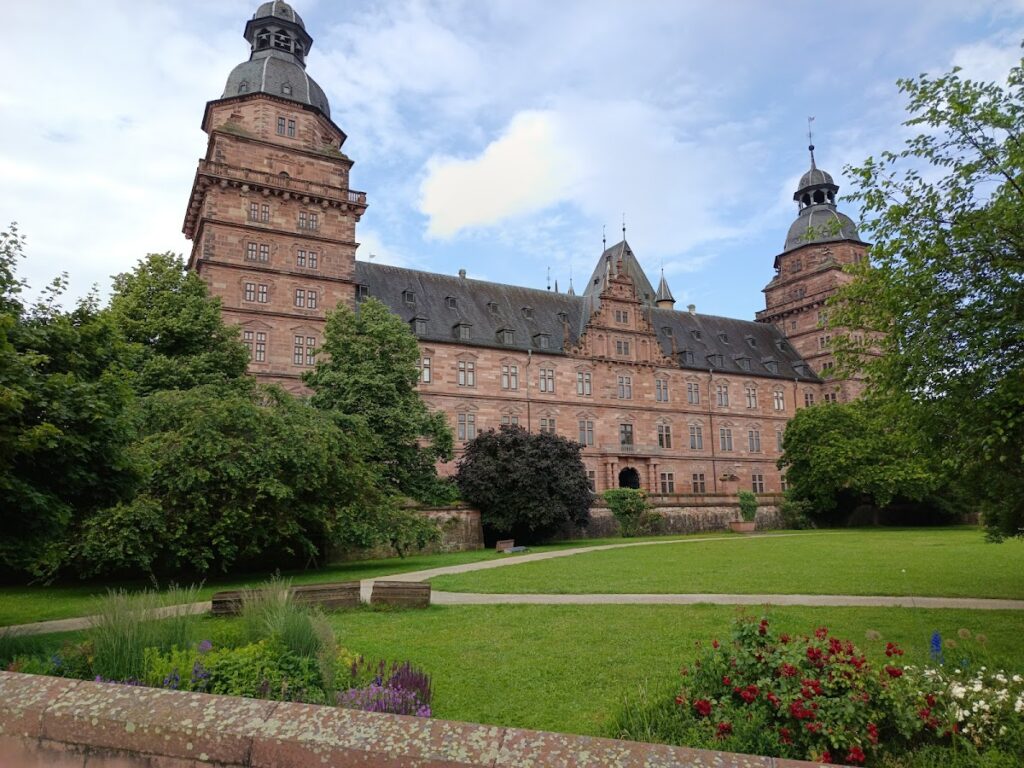 Schloss Johannisburg: Renaissance Palace and Electorate Residence in Aschaffenburg 2 Schloss Johannisburg