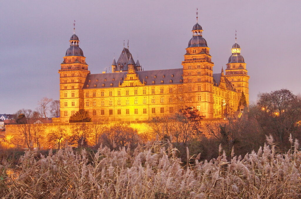 Schloss Johannisburg: Renaissance Palace and Electorate Residence in Aschaffenburg 3 Schloss Johannisburg