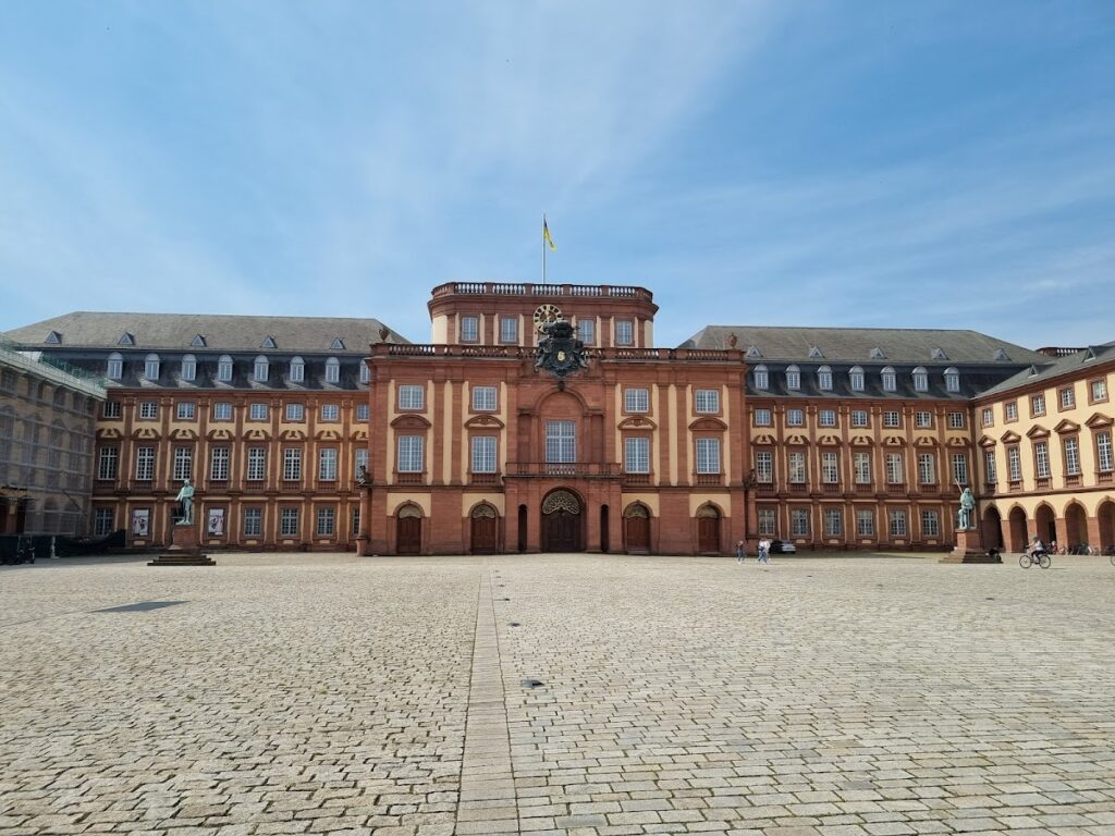 Mannheim Palace: Baroque Residence of the Electors Palatine 1 Mannheim Palace