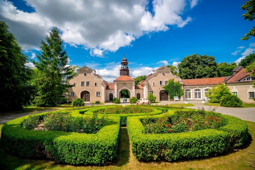 Galiny Palace: A Renaissance Palace-and-Park Complex in Poland 1 Galiny Palace