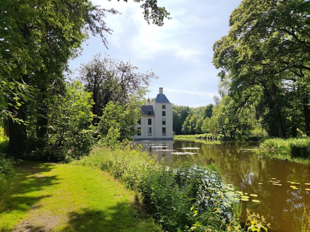 Huys te Warmont: A Castle-Like Country House in the Netherlands 2 Huys te Warmont