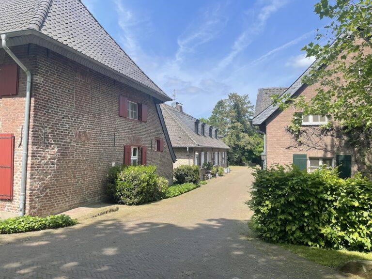Schloss Wissen: A Moated Castle and Ancestral Residence in Germany