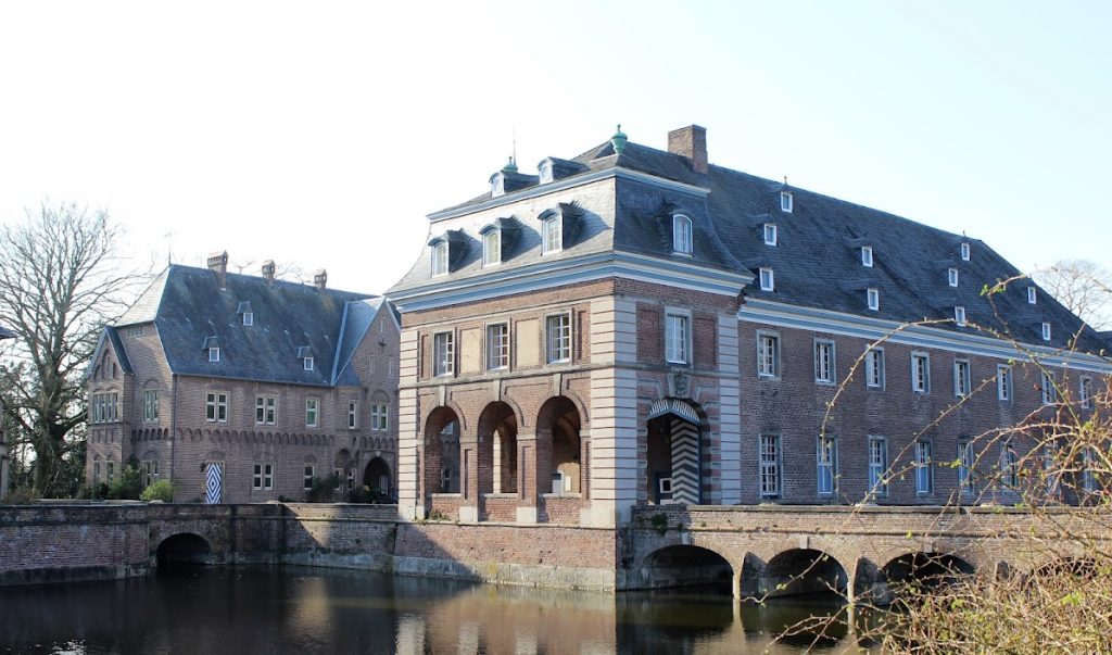 Schloss Wissen: A Moated Castle and Ancestral Residence in Germany 2 Schloss Wissen