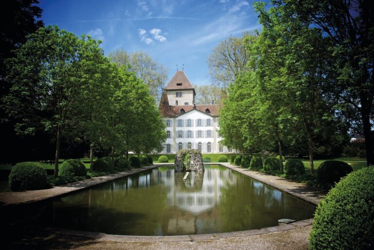 Jegenstorf Castle: A Bernese Country Estate and Museum