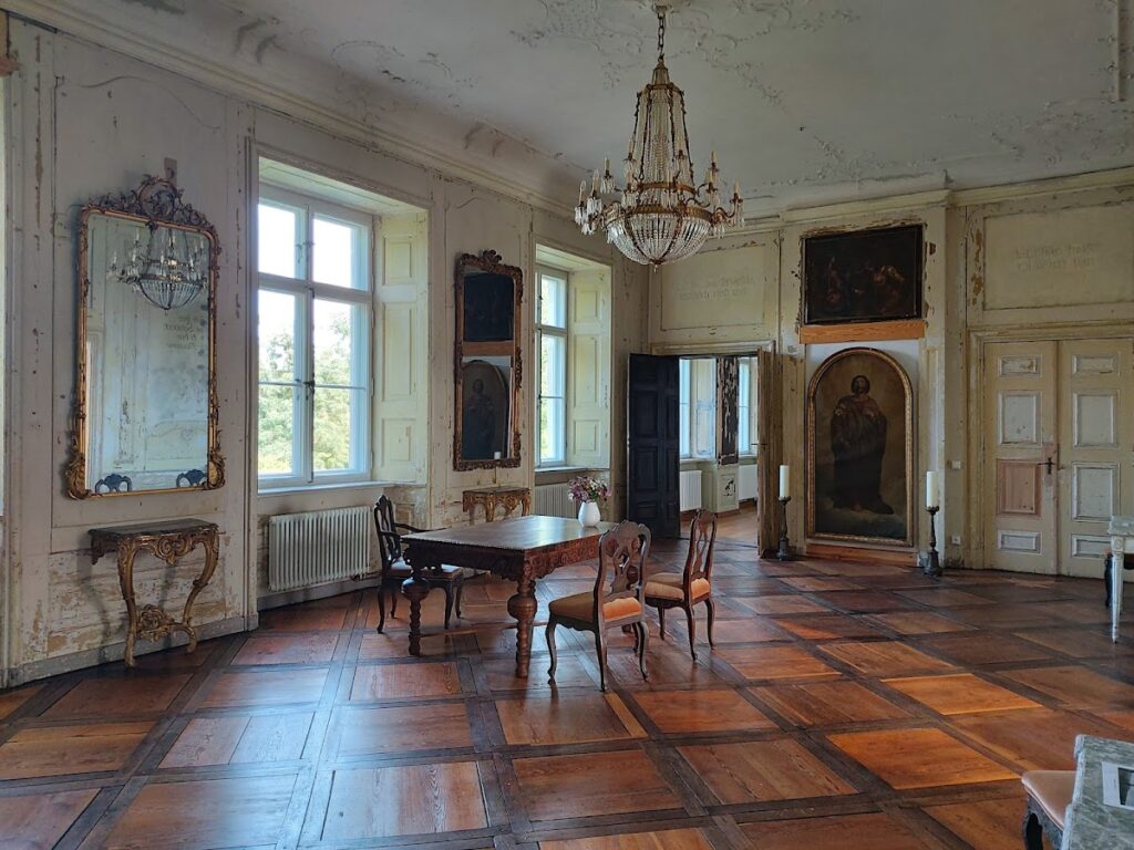 Schloss Kummerow: A Baroque Manor House and Photographic Gallery in Germany 2 Schloss Kummerow