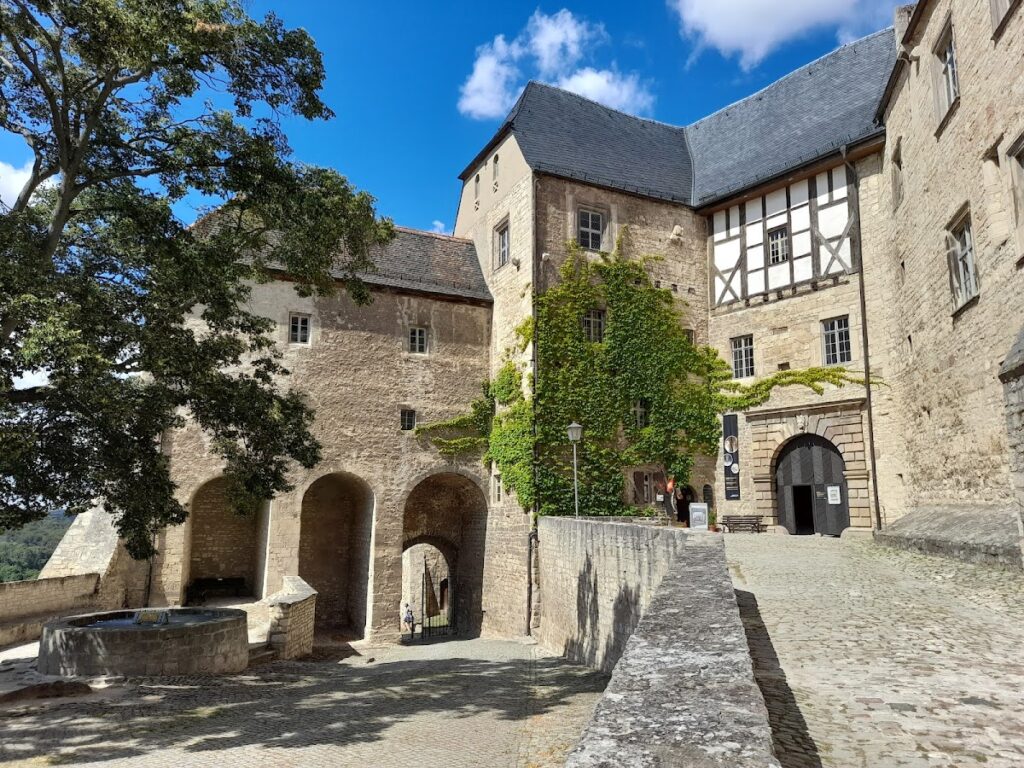 Neuenburg Castle: A Ludowinger Fortress and Residence in Germany 1 Neuenburg Castle