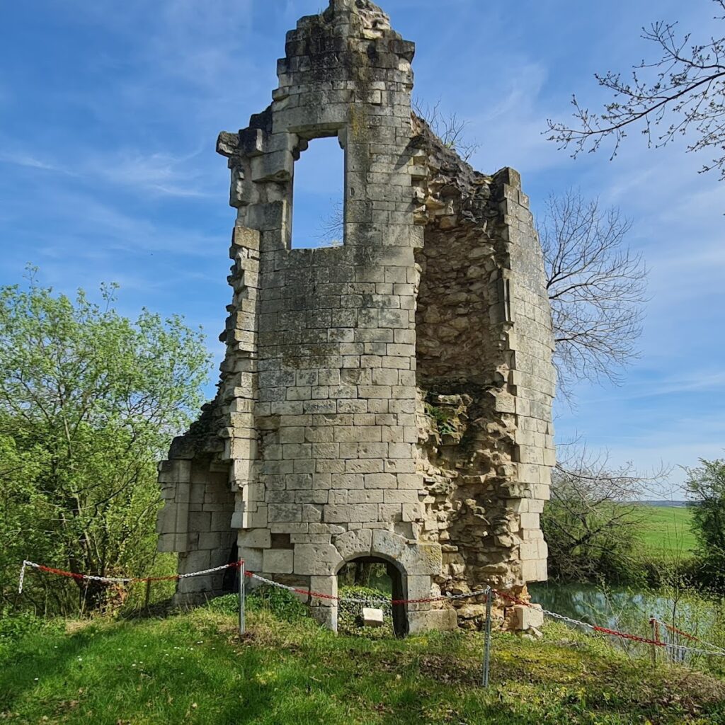 Château de Gombervaux: A Fourteenth-Century Fortified Residence in France 4 Château de Gombervaux