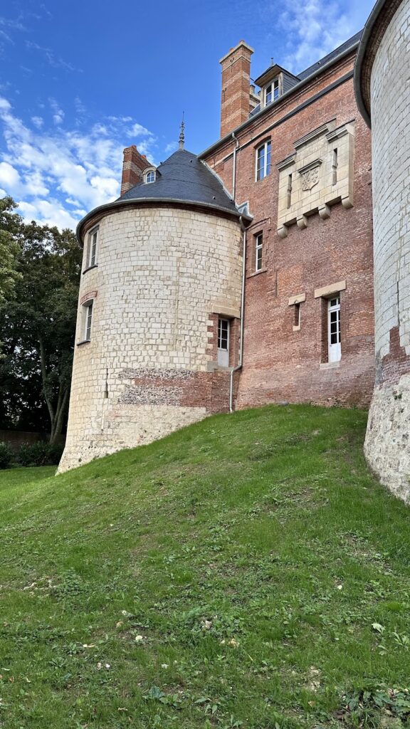 Château de Bouillancourt-en-Séry: Medieval Fortress and Residential Château in France 2 Château de Bouillancourt-en-Séry