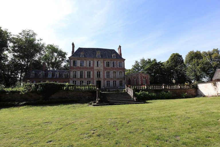 Château de Bouillancourt-en-Séry: Medieval Fortress and Residential Château in France