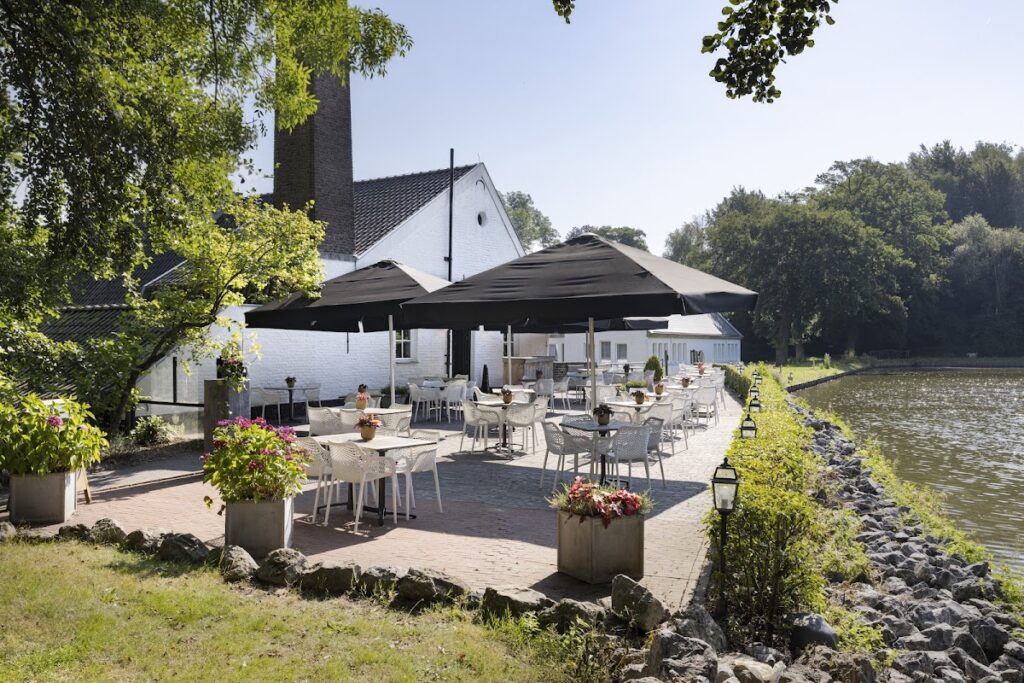 Vaalsbroek Castle: Historic Estate and Country Residence 1 Vaalsbroek Castle
