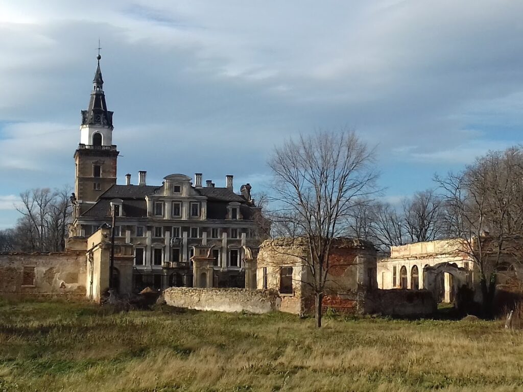 Palace in Roztoka: A Baroque and Neo-Renaissance Residence in Poland 2 Palace in Roztoka
