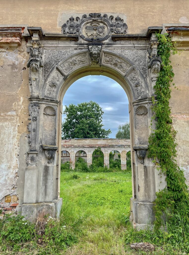 Palace in Roztoka: A Baroque and Neo-Renaissance Residence in Poland 4 Palace in Roztoka