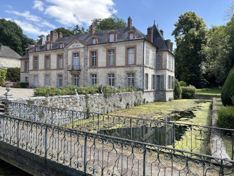 Château du Saussay: A Historic Château Estate in France