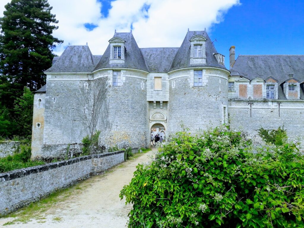 Château de Selles-sur-Cher: A Medieval Fortress and Renaissance Residence in France 3 Château de Selles-sur-Cher