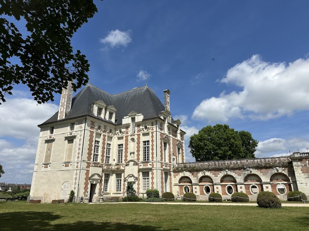 Château de Selles-sur-Cher: A Medieval Fortress and Renaissance Residence in France 4 Château de Selles-sur-Cher