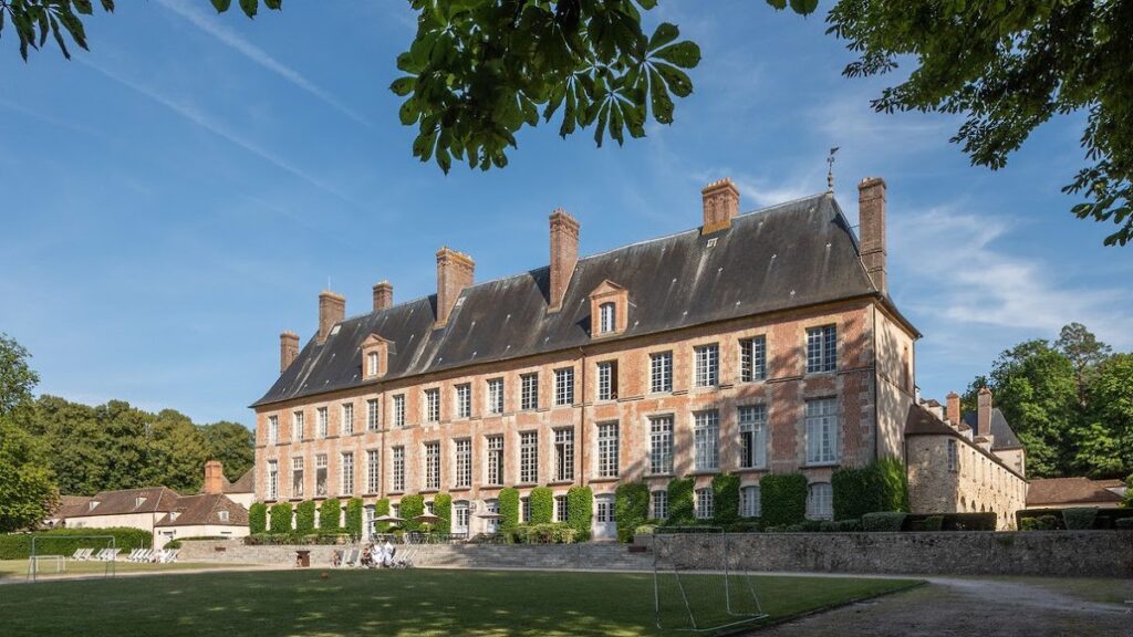 Château des Mesnuls: A Renaissance and Louis XIII Château in France 1 Château des Mesnuls