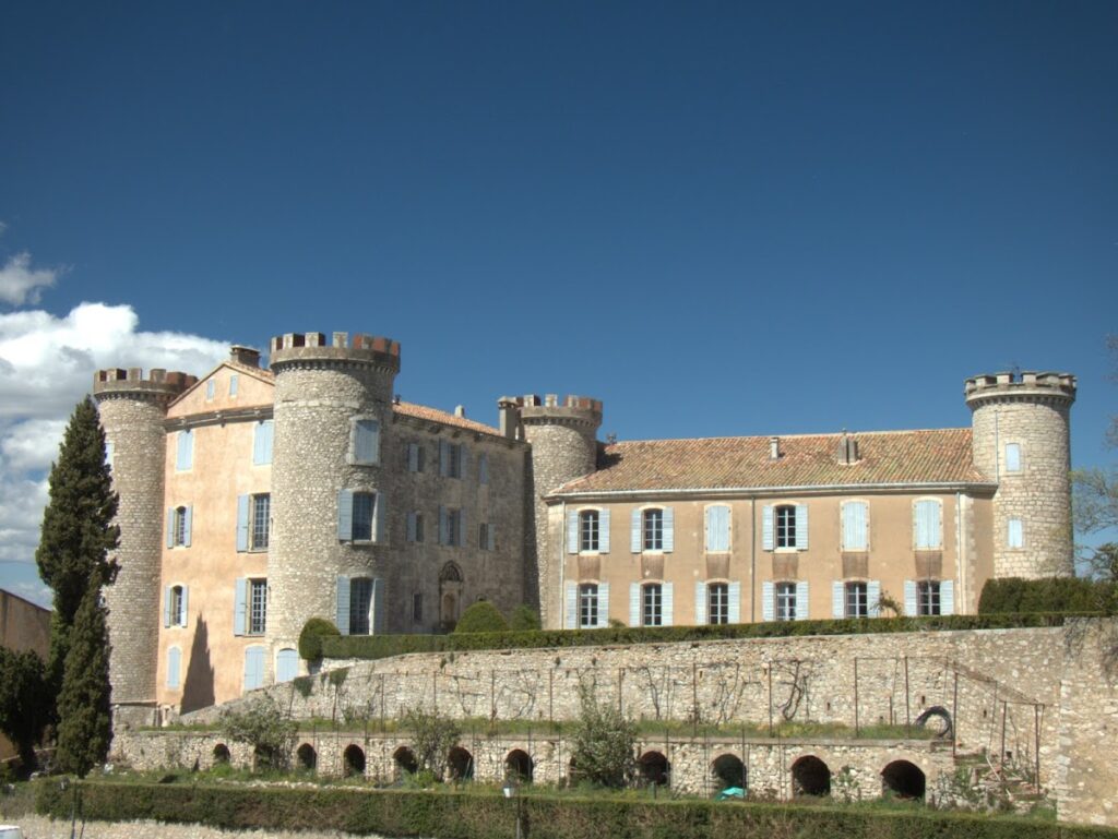 Saint-Martin-de-Pallières Castle: A Medieval Fortress and Provençal Residence 1 Château de Saint-Martin-de-Pallières