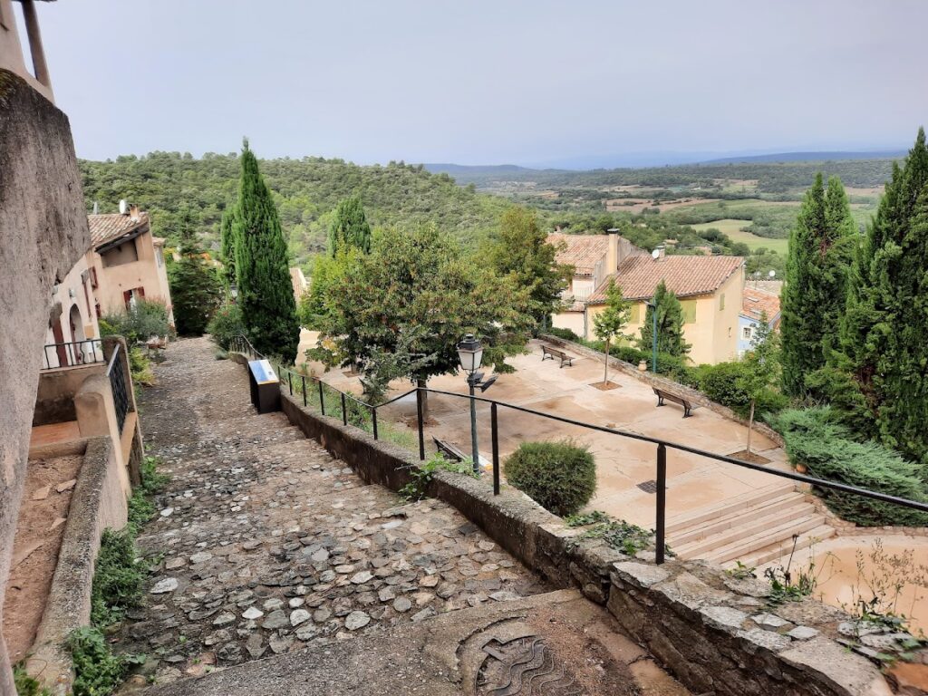 Saint-Martin-de-Pallières Castle: A Medieval Fortress and Provençal Residence 3 Château de Saint-Martin-de-Pallières