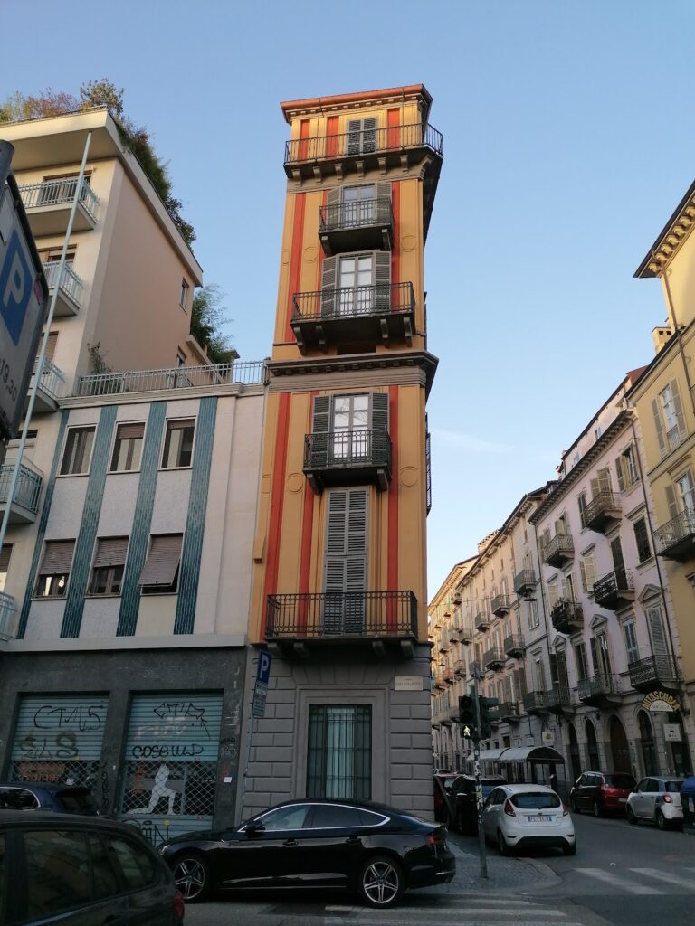Casa Scaccabarozzi: Turin’s Narrow Historic Residence 1 Casa Scaccabarozzi