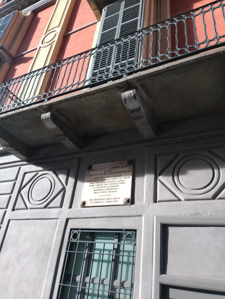 Casa Scaccabarozzi: Turin’s Narrow Historic Residence 2 Casa Scaccabarozzi