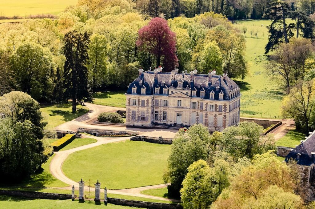 Château de Purnon: A Louis XVI Neoclassical Residence in France 1 Château de Purnon