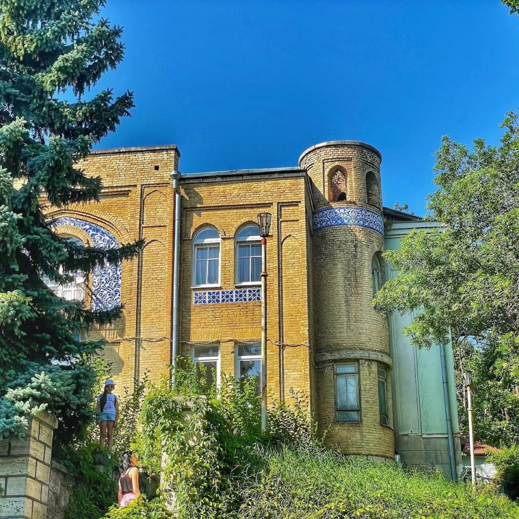 Emir of Bukhara House: A Former Summer Residence in Zheleznovodsk 5 Emir of Bukhara House