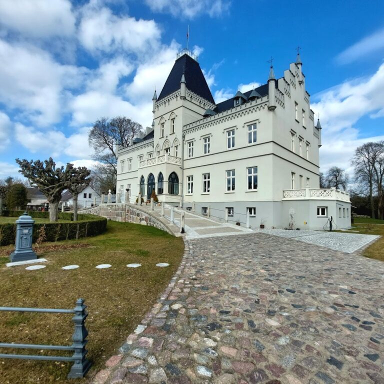 Schloss Wrangelsburg: A Neo-Gothic Manor House and Former Baroque Castle