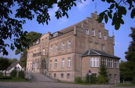 Schloss Wrangelsburg: A Neo-Gothic Manor House and Former Baroque Castle 2 Schloss Wrangelsburg