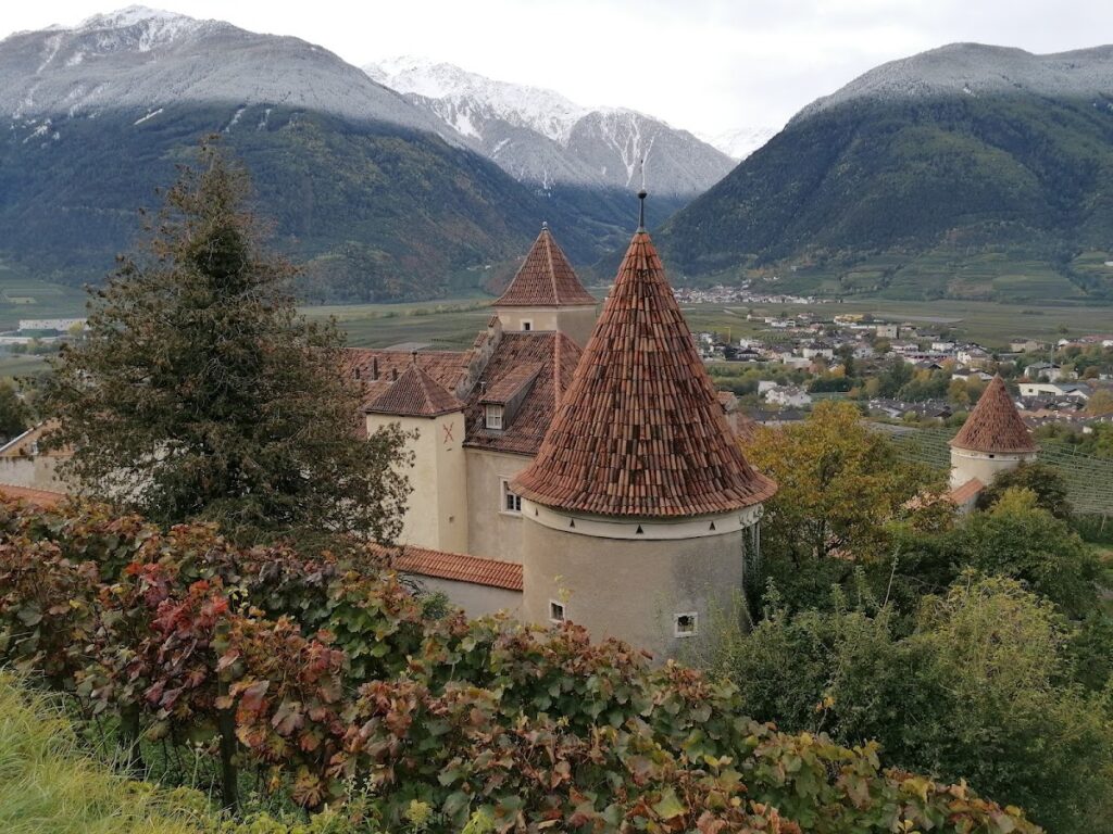 Goldrain Castle: A Medieval Aristocratic Residence in Italy 2 Goldrain Castle