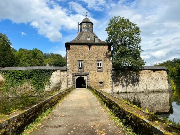 Castle Crottorf: A Moated Castle in Germany