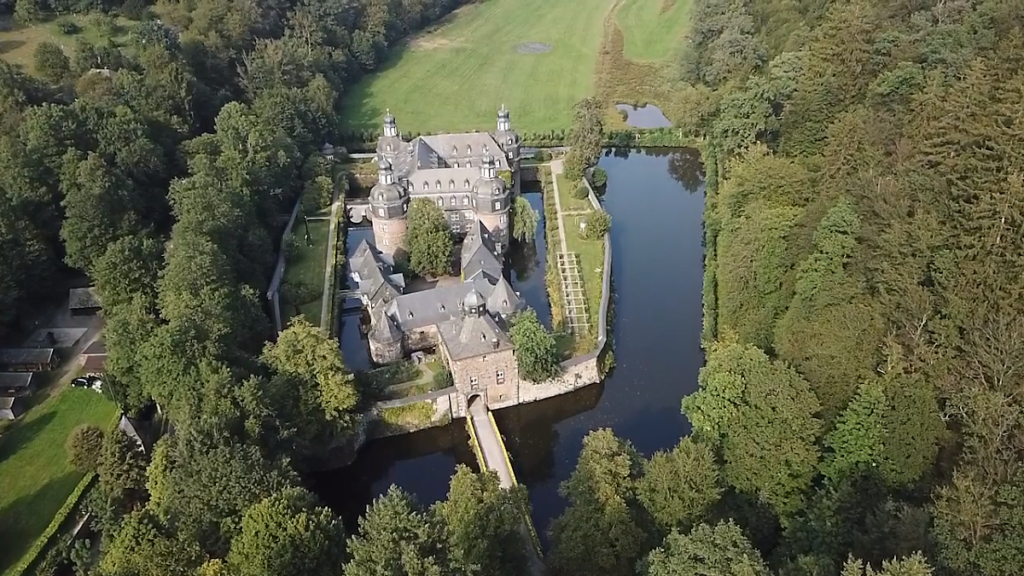 Castle Crottorf: A Moated Castle in Germany 2 Castle Crottorf