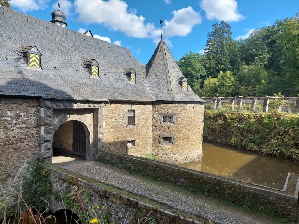 Castle Crottorf: A Moated Castle in Germany 4 Castle Crottorf