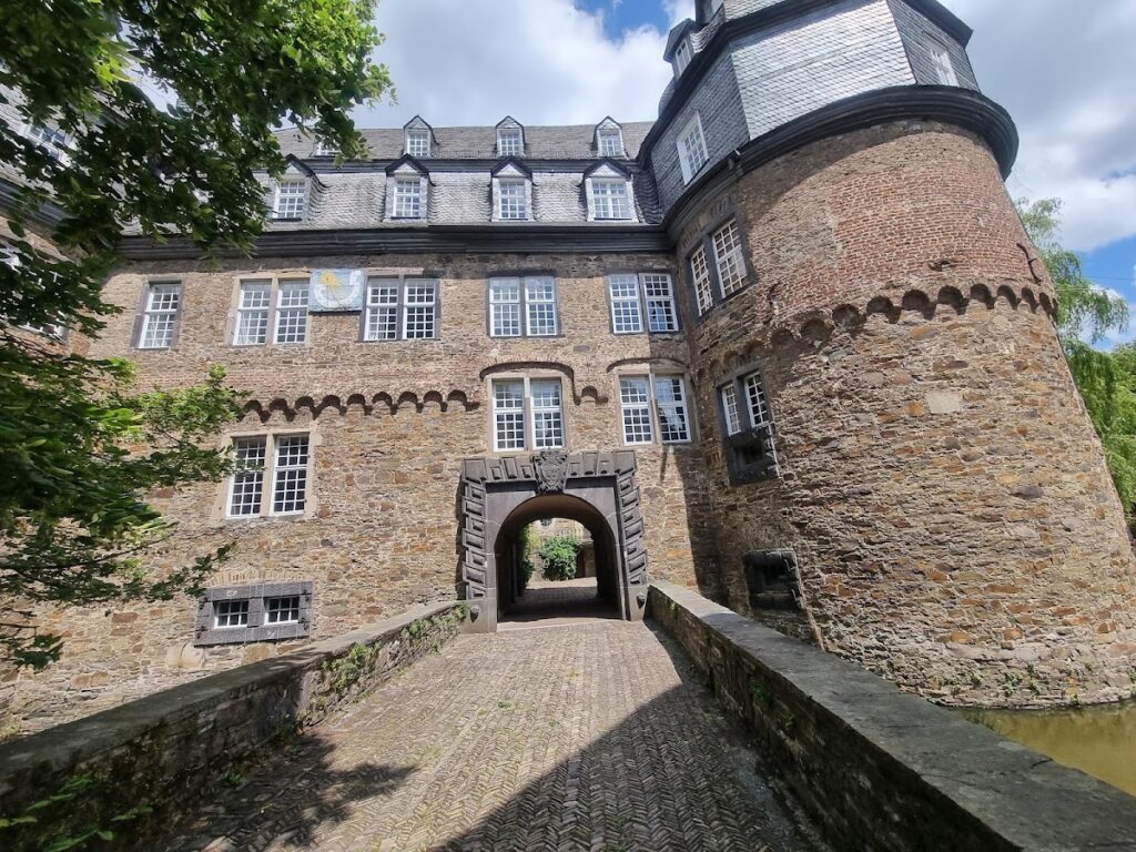 Castle Crottorf: A Moated Castle in Germany 5 Castle Crottorf