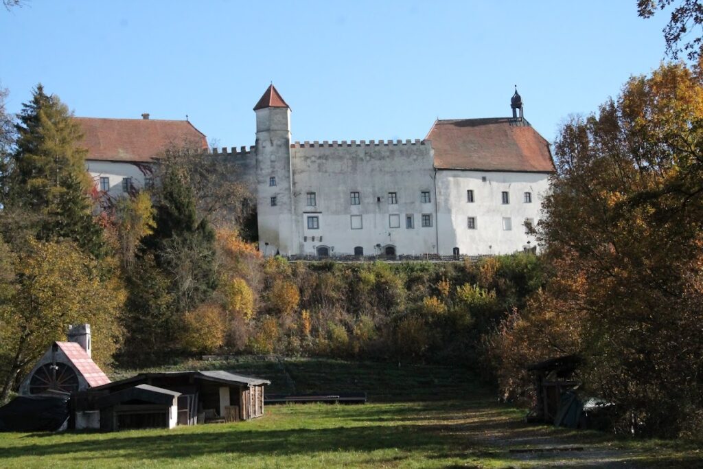 Schloss Ortenburg: The Former Residence of the Counts of Ortenburg in Germany 2 Schloss Ortenburg