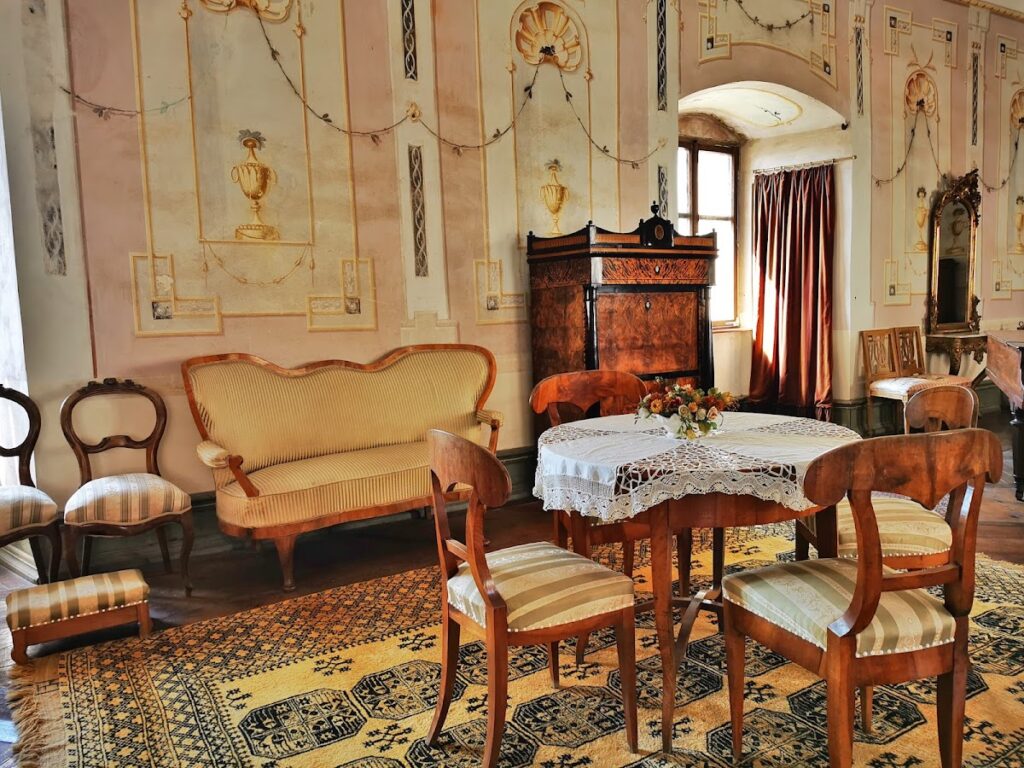 Schloss Ortenburg: The Former Residence of the Counts of Ortenburg in Germany 5 Schloss Ortenburg