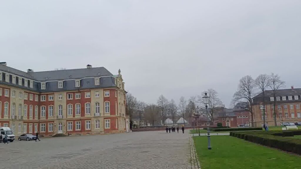 Schloss Münster: The Former Prince-Bishops’ Residence and University Building 2 Schloss Münster