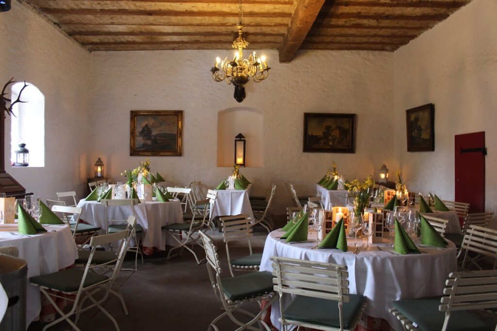 Schloss Deidesheim: A Medieval Castle and Administrative Complex in Germany 1 Schloss Deidesheim