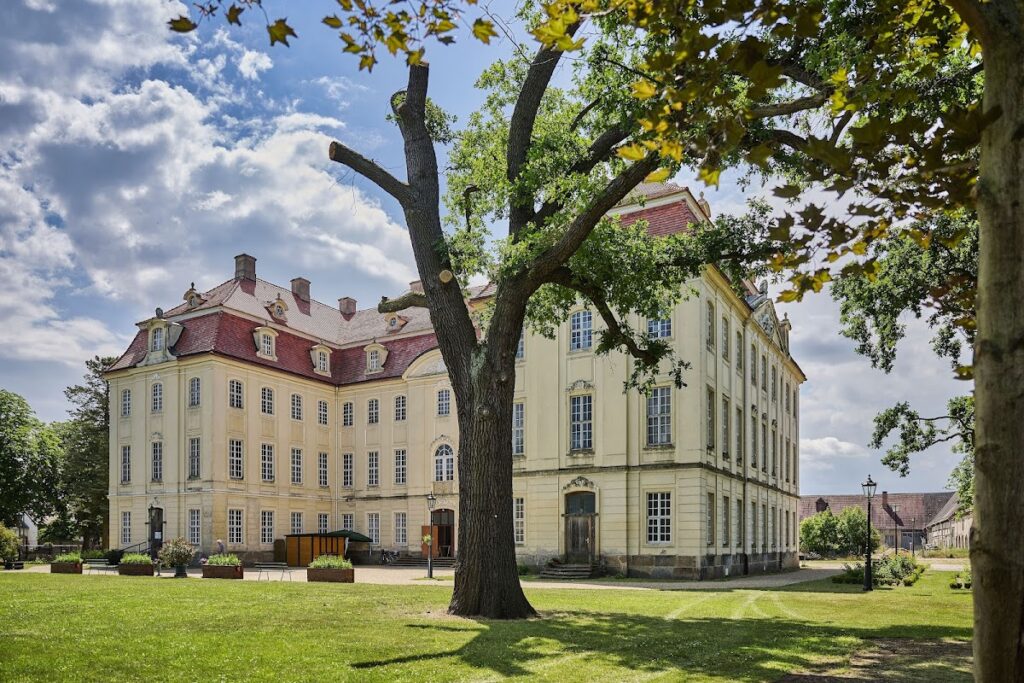 Schloss Martinskirchen: A Baroque Palace Complex in Germany 2 Schloss Martinskirchen