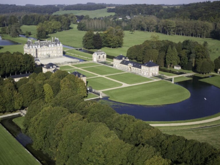 Château Cany: A Louis XIII-Style Family Residence in France