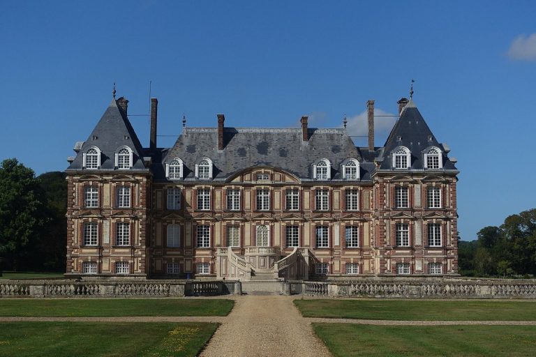 Château Cany: A Louis XIII-Style Family Residence in France