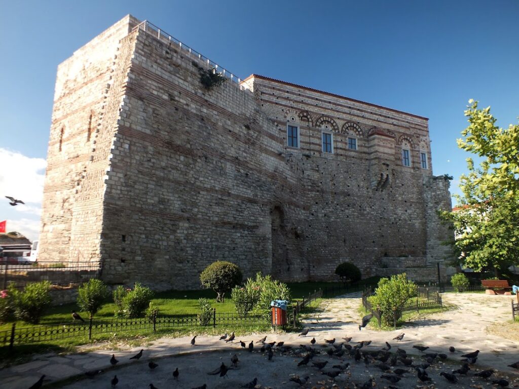 Palace of the Porphyrogenitus: A Late Byzantine Imperial Residence in Istanbul 2 Palace of the Porphyrogenitus