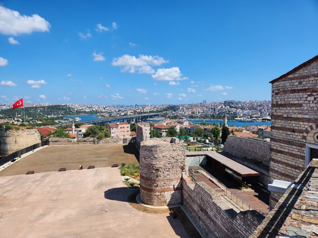 Palace of the Porphyrogenitus: A Late Byzantine Imperial Residence in Istanbul 5 Palace of the Porphyrogenitus