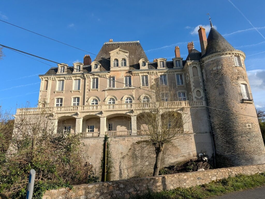 Sautré Castle (Château de Sautré): A Historic Fortress in France 1 château de Sautré
