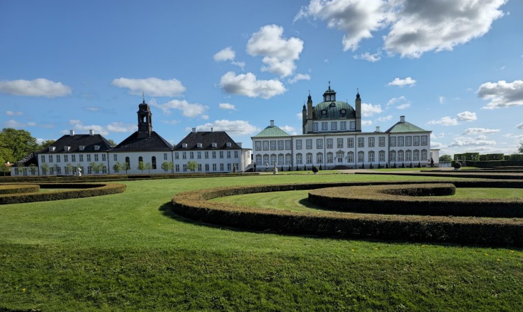 Fredensborg Palace: A Danish Royal Residence 2 Fredensborg Palace