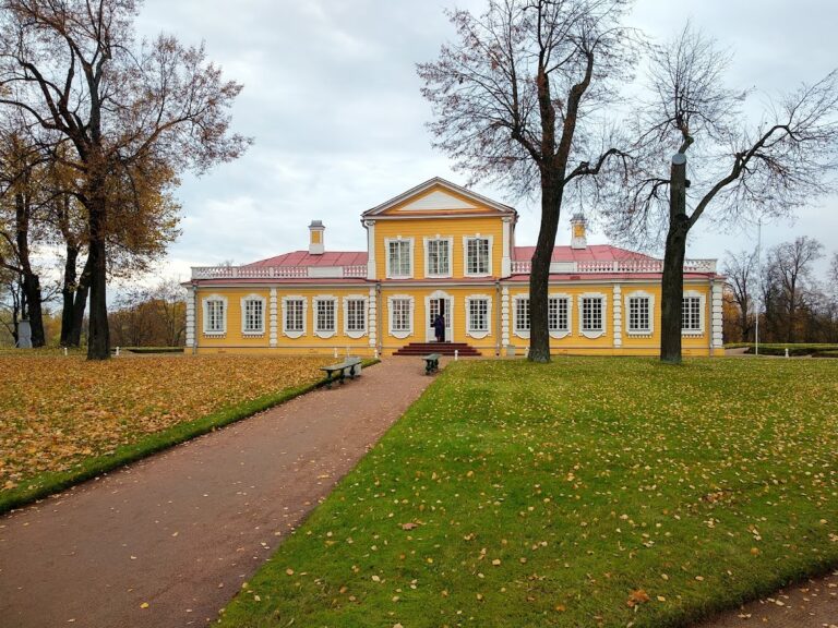 Strelna Palace of Peter I: A Petrine Travel Palace in Russia